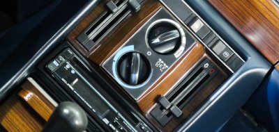 Control buttons of the Mercedes Benz 450 SEL 6.9 1976