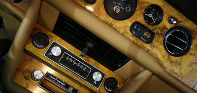 Rolls Royce Corniche 1973 radio